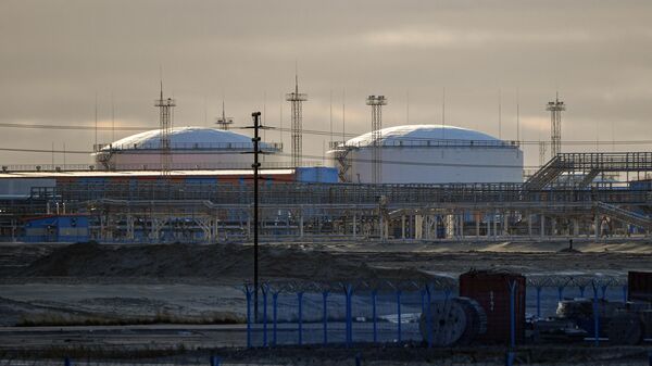 Завод по производству сжиженного природного газа Ямал СПГ в морском порту Саббета на западном берегу Обской губы Карского моря - Sputnik Узбекистан