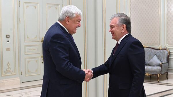 Шавкат Мирзиёев начал рабочую неделю со встречи с делегацией венгерского банка OTP - Sputnik Узбекистан