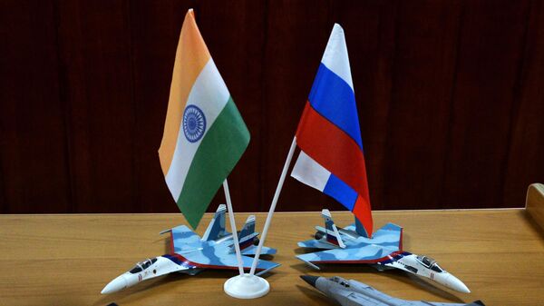 Флаги России и Индии, архивное фото - Sputnik Ўзбекистон