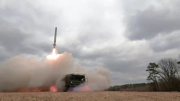 Удар оперативно-тактическим ракетным комплексом Искандер по объектам ВСУ на территории Украины - Sputnik Ўзбекистон