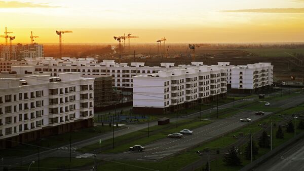 Вид на строящиеся жилые дома в Мариуполе. - Sputnik Узбекистан