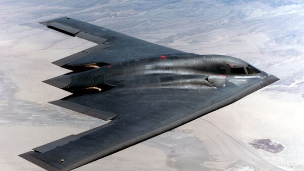 Американский тяжелый малозаметный стратегический бомбардировщик Northrop B-2 Spirit - Sputnik Ўзбекистон