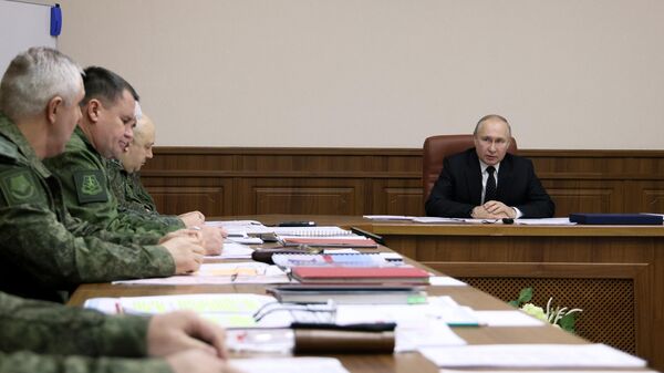 Президент РФ В. Путин посетил объединённый штаб родов войск, задействованных в СВО - Sputnik Ўзбекистон