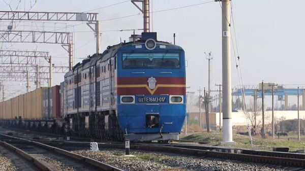 Контейнерный поезд. Архивное фото - Sputnik Узбекистан
