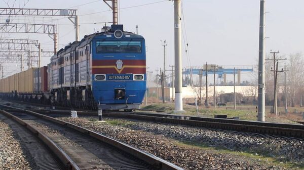 Узбекистан запустил новый контейнерный поезд в ЕС через Закавказье - Sputnik Ўзбекистон