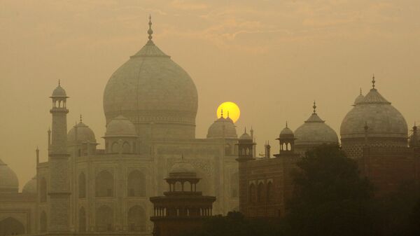 Солнце восходит над Тадж-Махалом в Агре, Индия - Sputnik Ўзбекистон