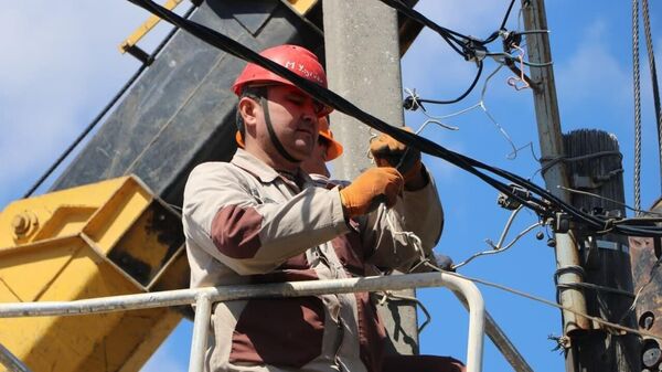 Ремонтные работы на электрических сетях  - Sputnik Узбекистан