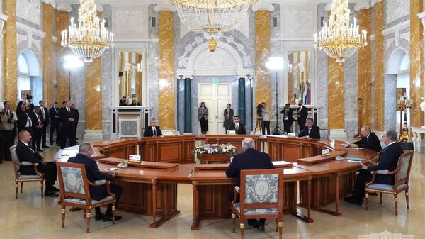 Лидеры СНГ проводят неформальный саммит - Sputnik Узбекистан