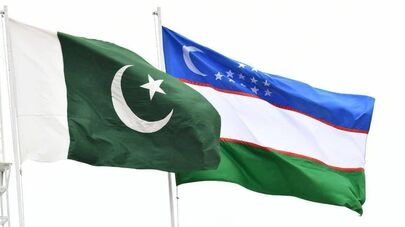 Флаги Узбекистана и Пакистана 