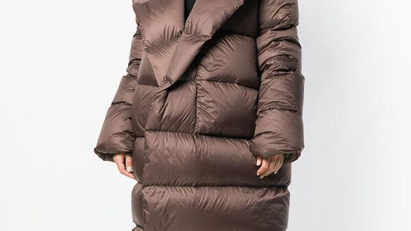 Объемный стеганый пуховик - Sputnik Узбекистан