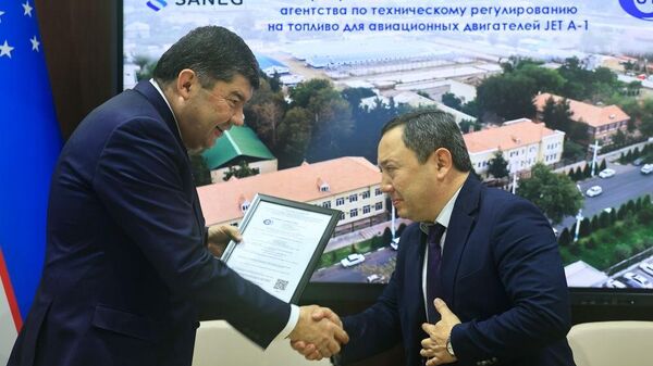 Ферганский НПЗ получил сертификат соответствия на выпуск нового вида авиакеросина - Sputnik Ўзбекистон