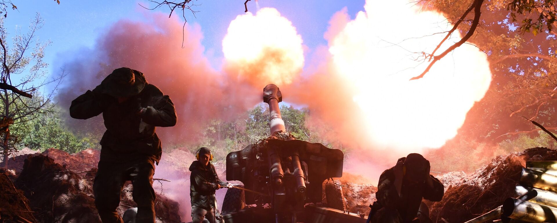 Артиллерия ЛНР ведет обстрел ВСУ с окраин Попасной - Sputnik Ўзбекистон, 1920, 14.12.2025