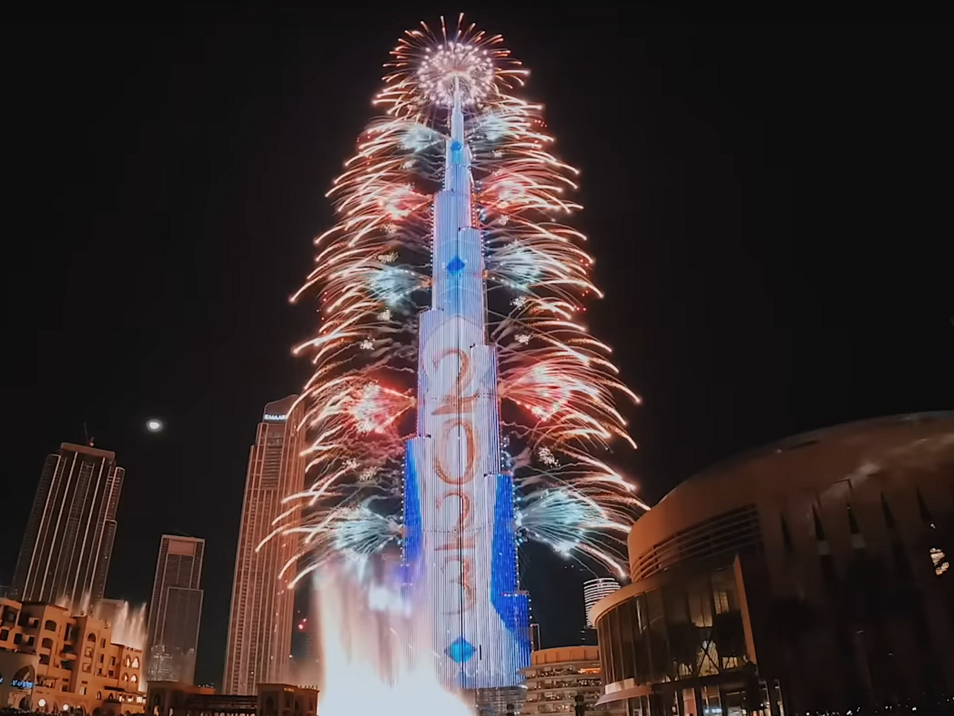 Дубай фейерверк. Салюты и фейерверки в Дубае. Фейерверк в Дубае на новый год. Новый год в Дубае 2023. Халиф 2023