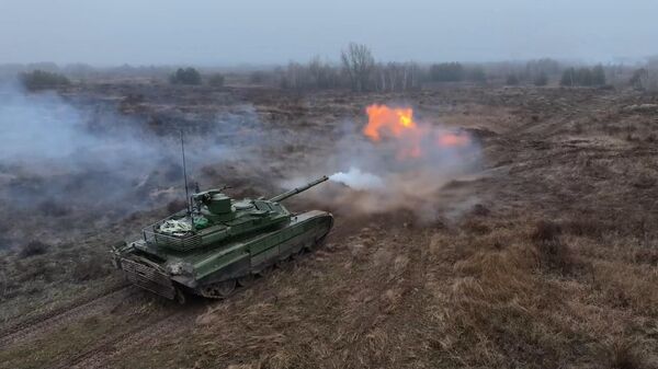 Боевое слаживание экипажей модернизированных танков Т-90М Прорыв - Sputnik Ўзбекистон