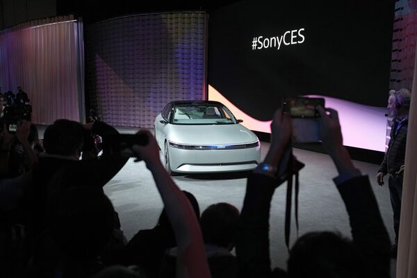 Компании Sony и Honda показали первый прототип автомобиля совместной марки Afeela на выставке электроники и технологий CES 2023 в США - Sputnik Узбекистан