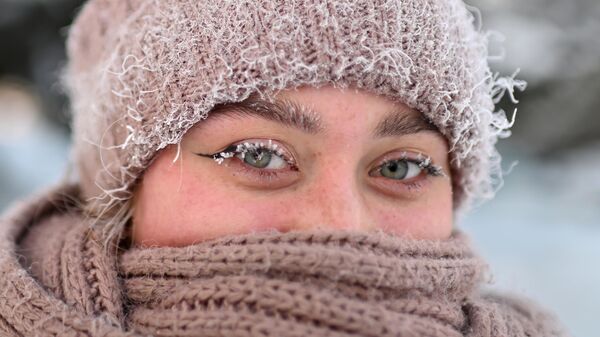 Мороз и снег не дают и глаз раскрыть - Sputnik Узбекистан