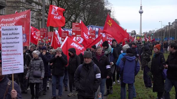 Massovaya aksiya v Berline protiv antirossiyskoy politiki Zapada - Sputnik O‘zbekiston