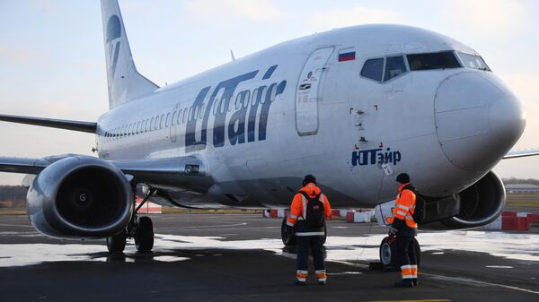 Самолет Boeing 737-500 авиакомпании ЮТэйр. - Sputnik Узбекистан