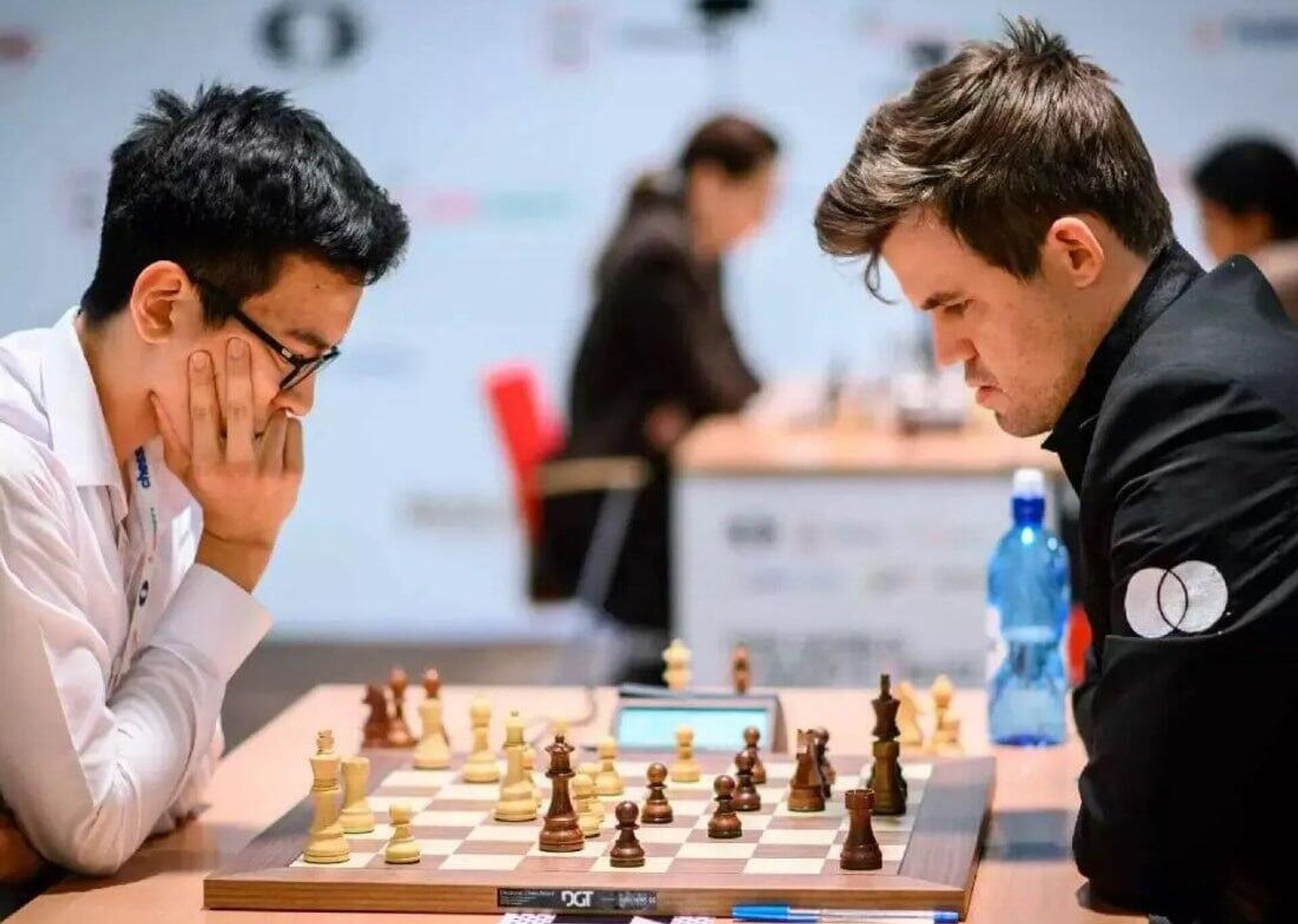 Нодирбек Абдусатторов сыграет с Магнусом Карлсеном на международном шахматном турнире Tata Steel Chess-2023. - Sputnik Узбекистан, 1920, 16.02.2023