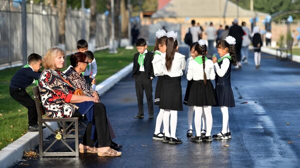 Церемония открытия дополнительных корпусов к школам в Бишкеке - Sputnik Ўзбекистон