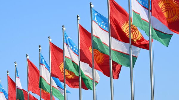 Prezident Shavkat Mirziyoyev pribil gosudarstvennim vizitom v Bishkek. - Sputnik O‘zbekiston
