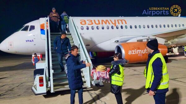 Авиакомпания Азимут связала прямым авиасообщением Сочи и Бухару - Sputnik Узбекистан