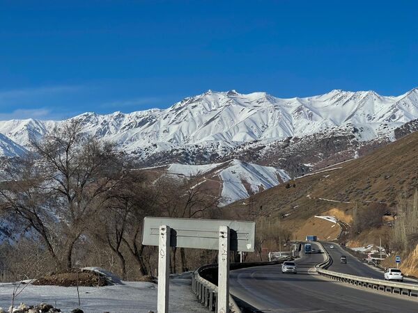 Перевал &quot;Камчик&quot; один из самых опасных горных перевалов в Узбекистане протяженностью в 100 км. - Sputnik Узбекистан