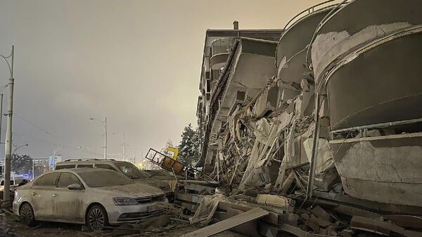Последствия землетрясения в Диярбакыре, юго-восточная Турция, 6 февраля 2023 года. - Sputnik Ўзбекистон