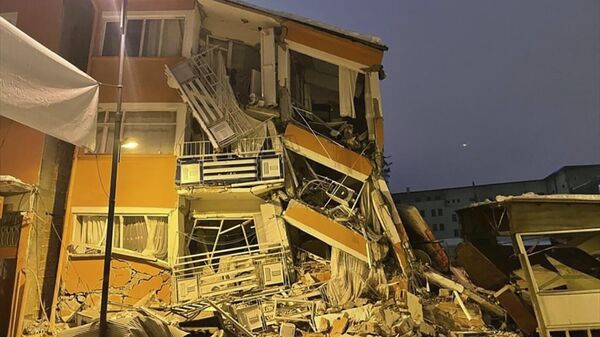 Разрушения после землетрясения в турецком Пазарджыке - Sputnik Узбекистан
