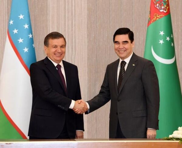 Рабочий визит президента Республики Узбекистан Шавката Мирзиёева в Туркменистан, 20 мая 2017. - Sputnik Узбекистан