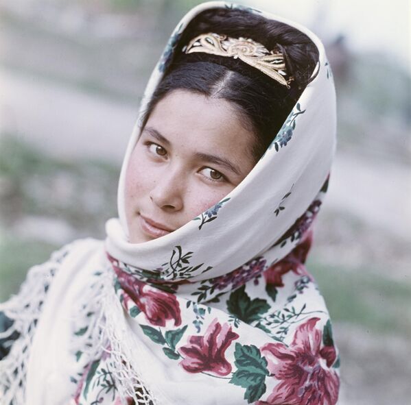 Студентка Бухарского педагогического училища Фируза Умарова. 1967 год - Sputnik Узбекистан