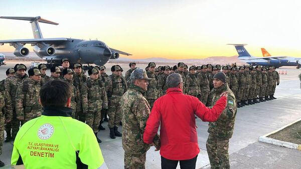 Узбекские военные прибыли для помощи в Турцию - Sputnik Узбекистан