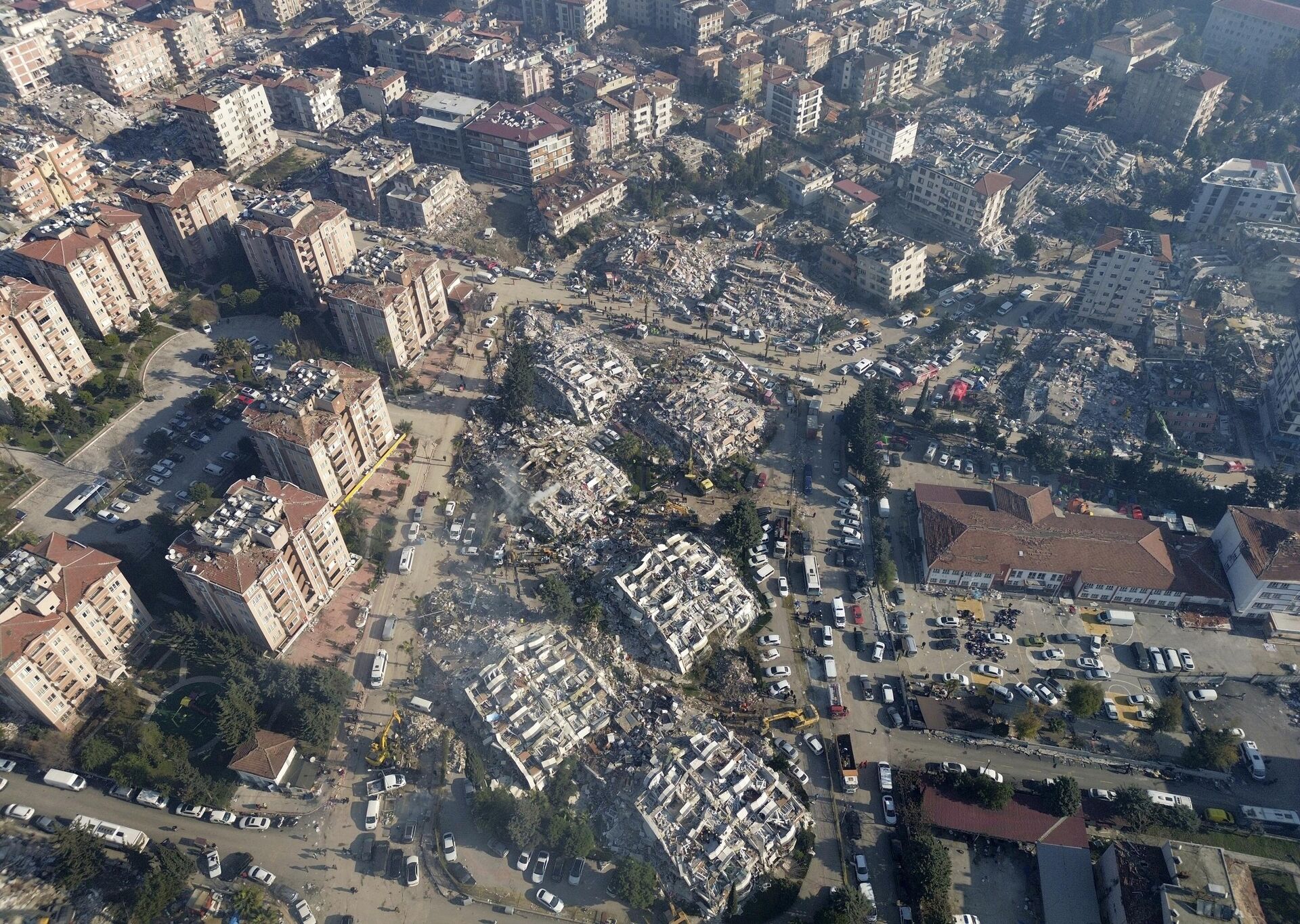 Разрушения в центре города Хатай, южная Турция, четверг, 9 февраля 2023 года. - Sputnik Ўзбекистон, 1920, 14.02.2023