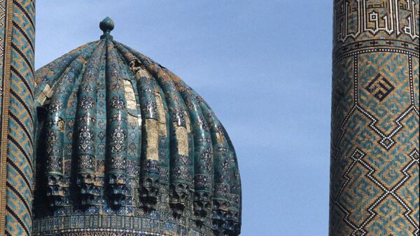 Самарканд мемориально-культовое сооружение XVII века в Регистан - Sputnik Узбекистан
