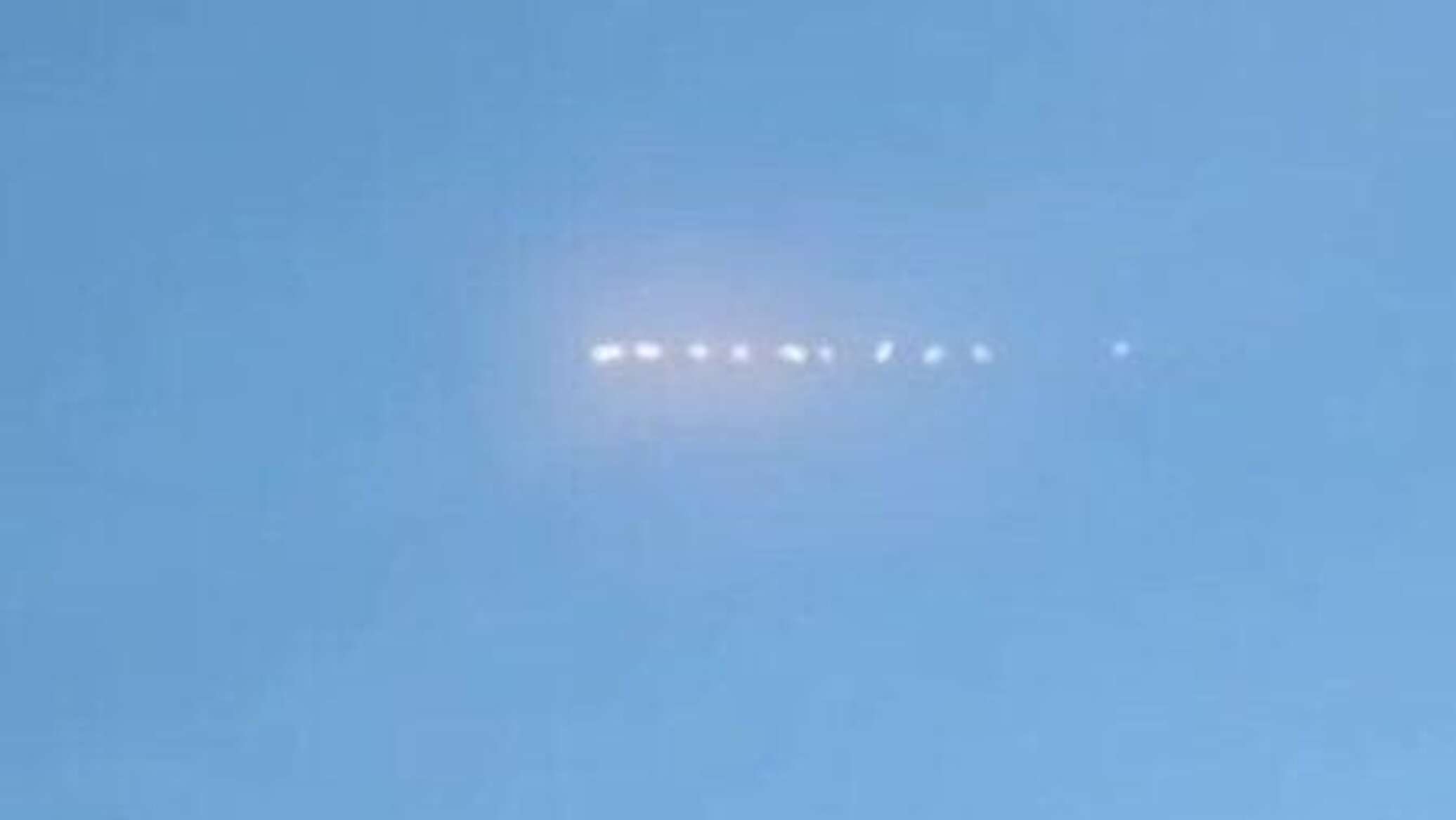 Нло в китае. Летающие объекты в небе. Нло в китае. Атака нло в китае. Нло в америке.