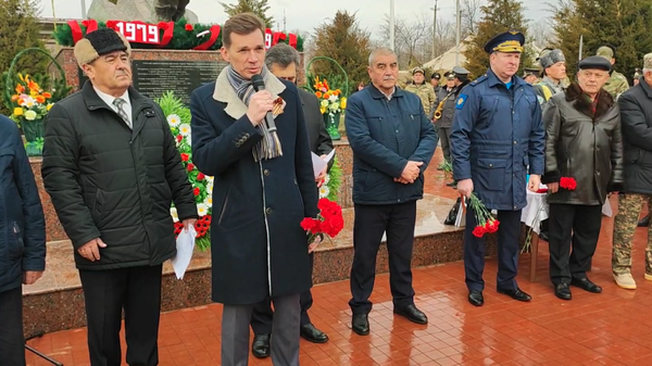 В Чирчике прошла акция памяти, посвященная 34-ой годовщине вывода советских войск из Афганистана. - Sputnik Узбекистан