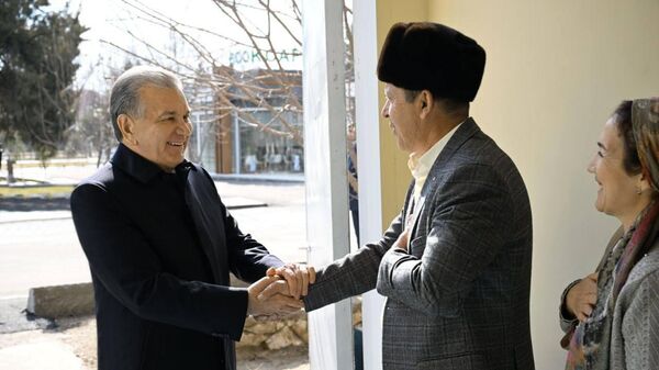 Prezident Shavkat Mirziyoyev oznakomilsya s jiznyu maxalli Rabotikalmok v Buxarskom rayone. - Sputnik O‘zbekiston