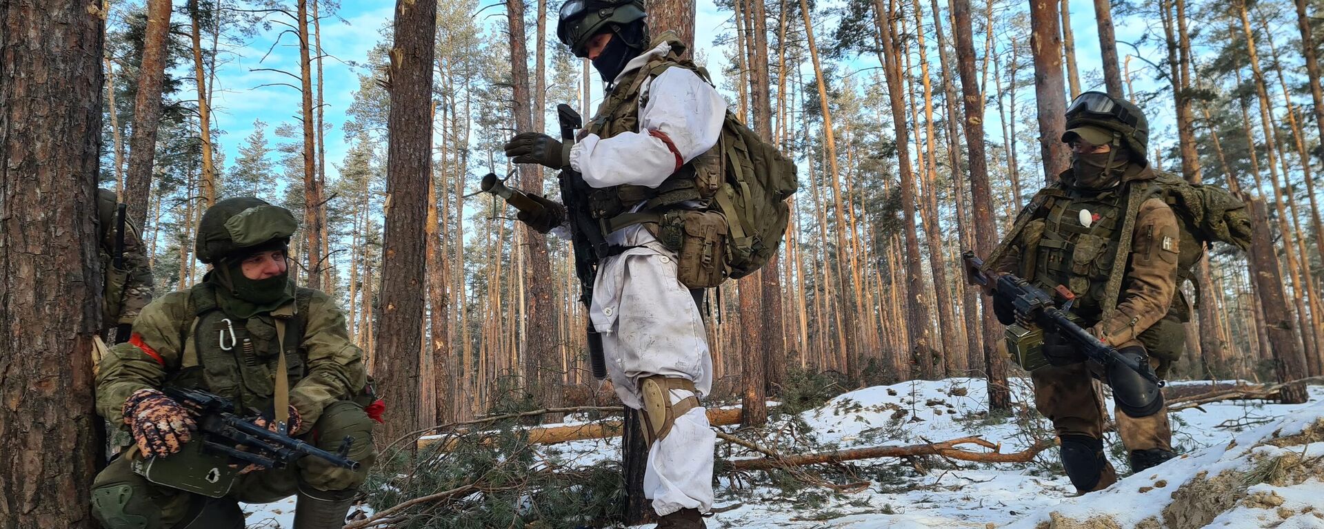 Разведчики Западного военного округа ВС РФ в зоне спецоперации в Луганской народной республике. - Sputnik Ўзбекистон, 1920, 22.12.2025