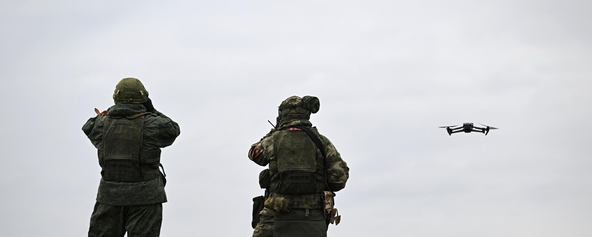 Морские пехотинцы Черноморского флота РФ на позициях в южном секторе спецоперации. - Sputnik Ўзбекистон, 1920, 26.11.2025