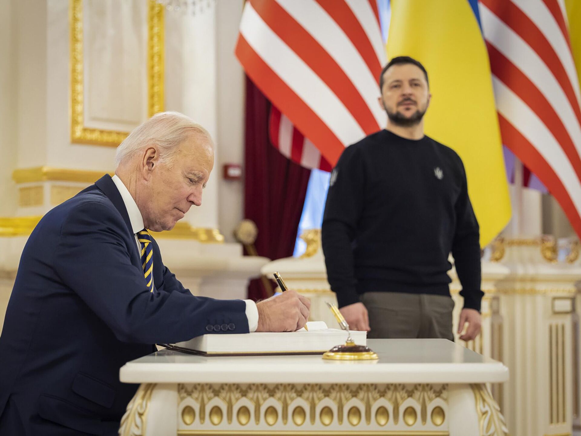Маккейн в кресле президента украины