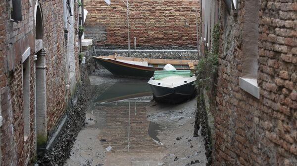 Obmelevshiy kanal v Venetsii - Sputnik O‘zbekiston