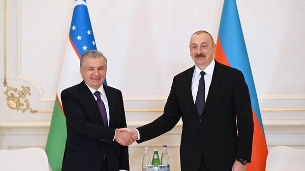 Shavkat Mirziyoyev Ilhom Aliyev bilan uchrashuv oʻtkazdi - Sputnik Oʻzbekiston