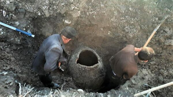 В Сурхандарьинской области обнаружили артефакт, который относится к I-II векам нашей эры. - Sputnik Узбекистан