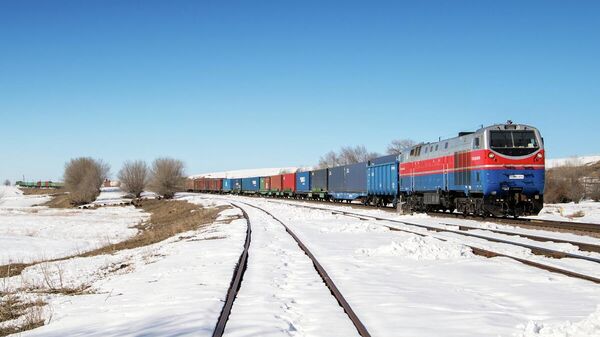 Товарный поезд на железной дороге, , архивное фото - Sputnik Ўзбекистон