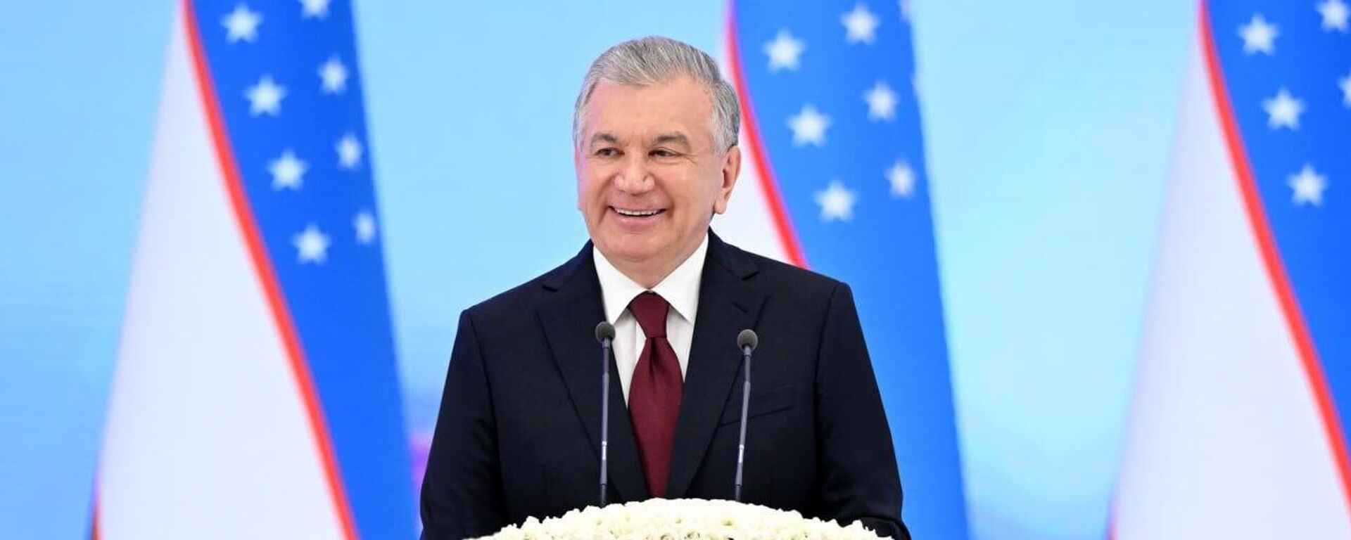 Шавкат Мирзиёев поздравил женщин Узбекистана с 8 марта в Международном конгресс-центре в Ташкенте. - Sputnik Узбекистан, 1920, 02.08.2025