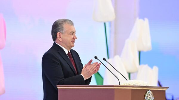 Shavkat Mirziyoyev pozdravil jenshin Uzbekistana s 8-marta v Mejdunarodnom kongress-sentre v Tashkente. - Sputnik O‘zbekiston