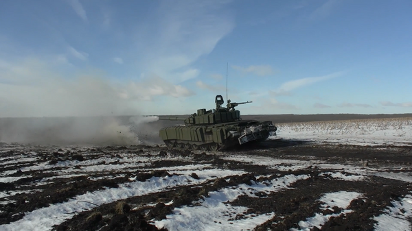 Rabota tankov T-72 i noveyshix T-90M Proriv v zone SVO - Sputnik O‘zbekiston