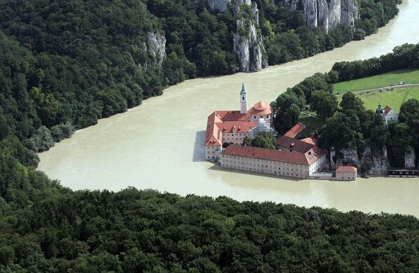 Река Донау затопила монастырь Вельтенбург на юге Германии. - Sputnik Узбекистан