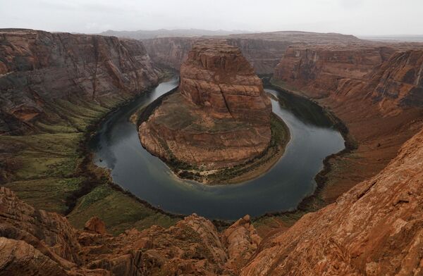 Река Колорадо в Национальной зоне отдыха в американском штате Аризона. - Sputnik Узбекистан