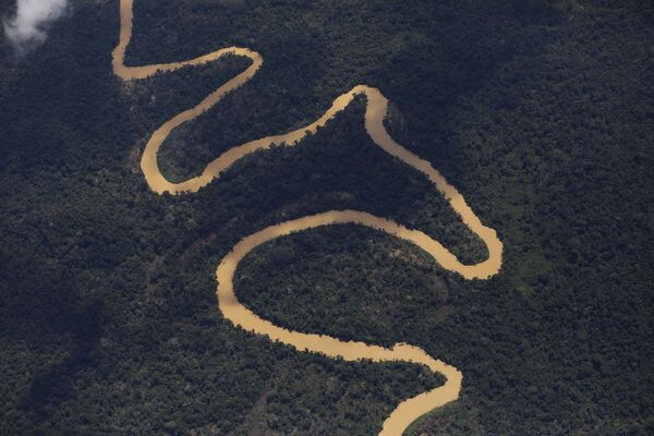 Вид сверху на реку Мукахаи в Индонезии. - Sputnik Узбекистан